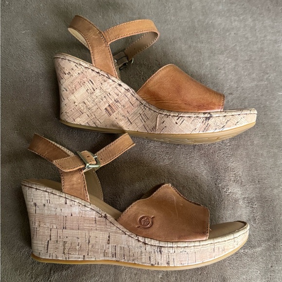 NWOT BORN Leather and Cork Heeled Wedge Sandals Size 7.5 - Picture 2 of 10